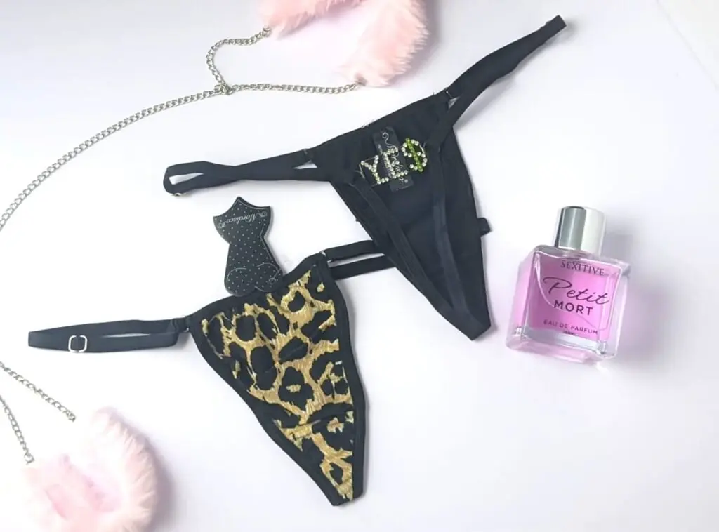 [M048BLA] Less Strass "Yes" en Cola (Blanco)