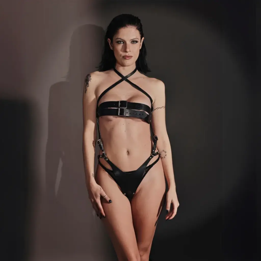 [NCT07T90NEG] Fullbody Lilith de Cuero con Abertura (T90)