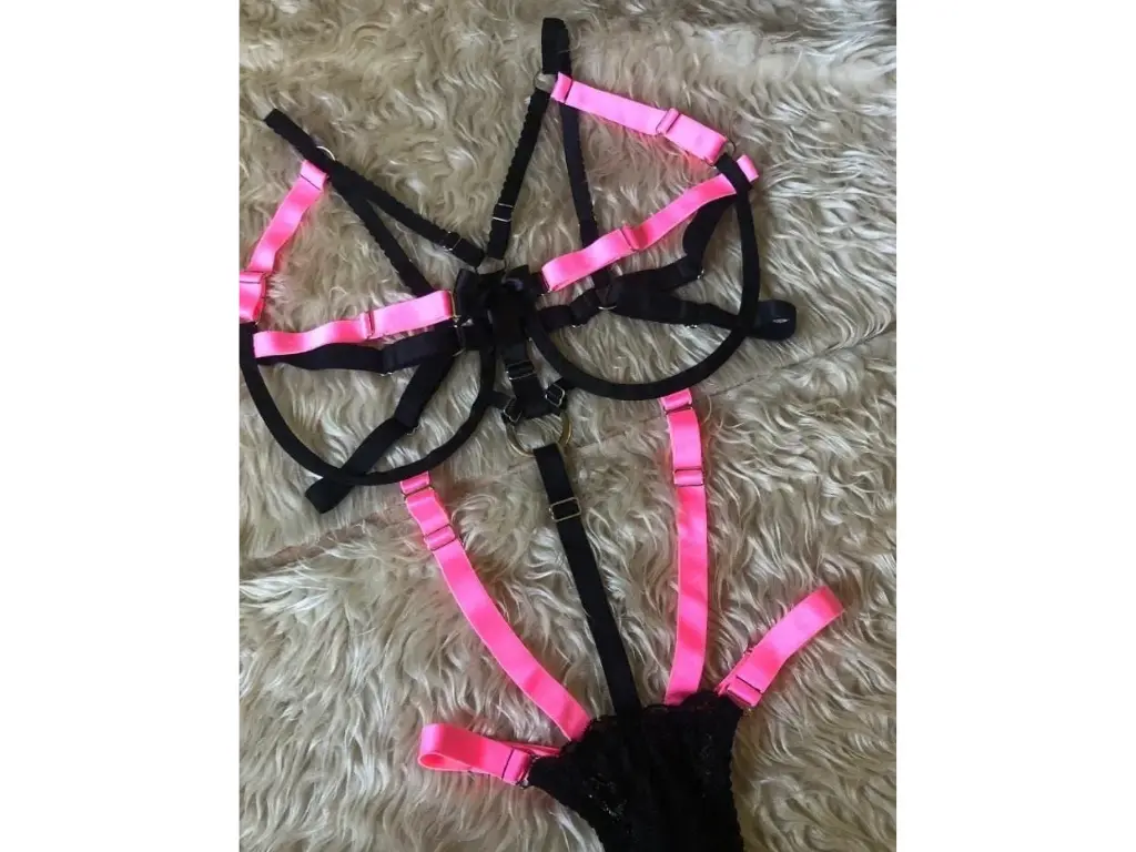 Body Gina Con Less