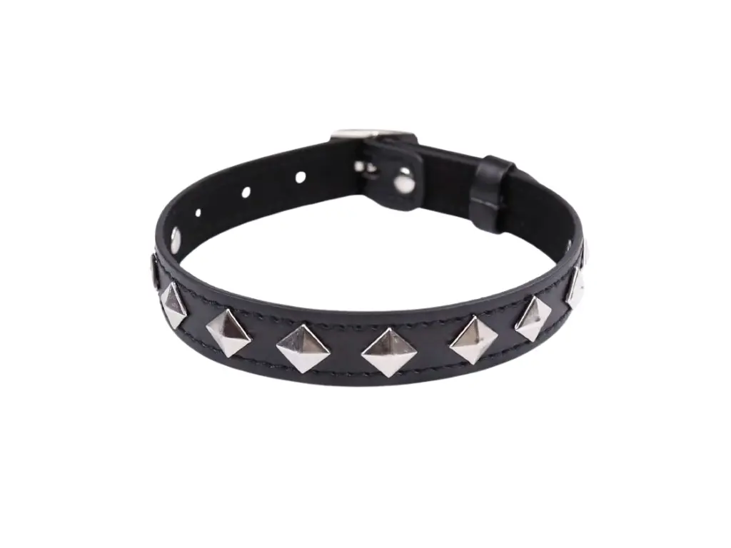 Collar con Tachas